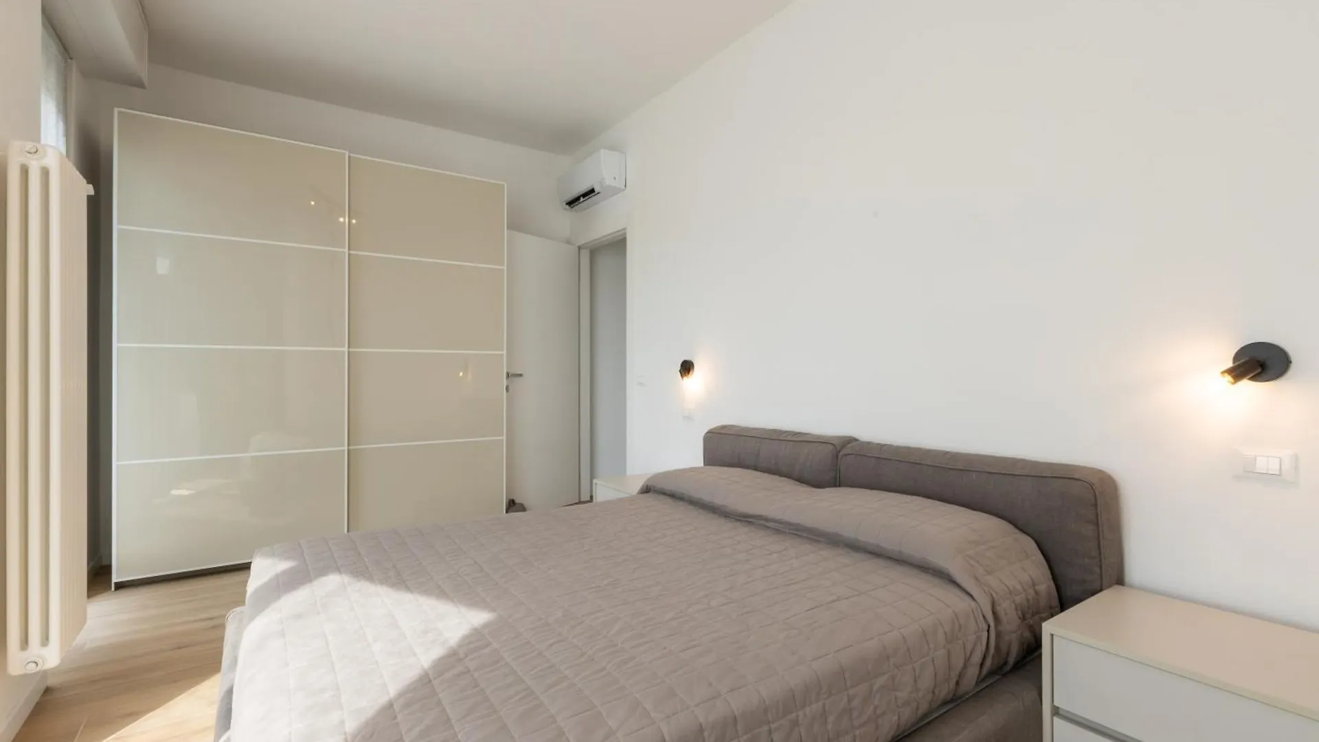 Elegance Apartment Peschiera del Garda Italy