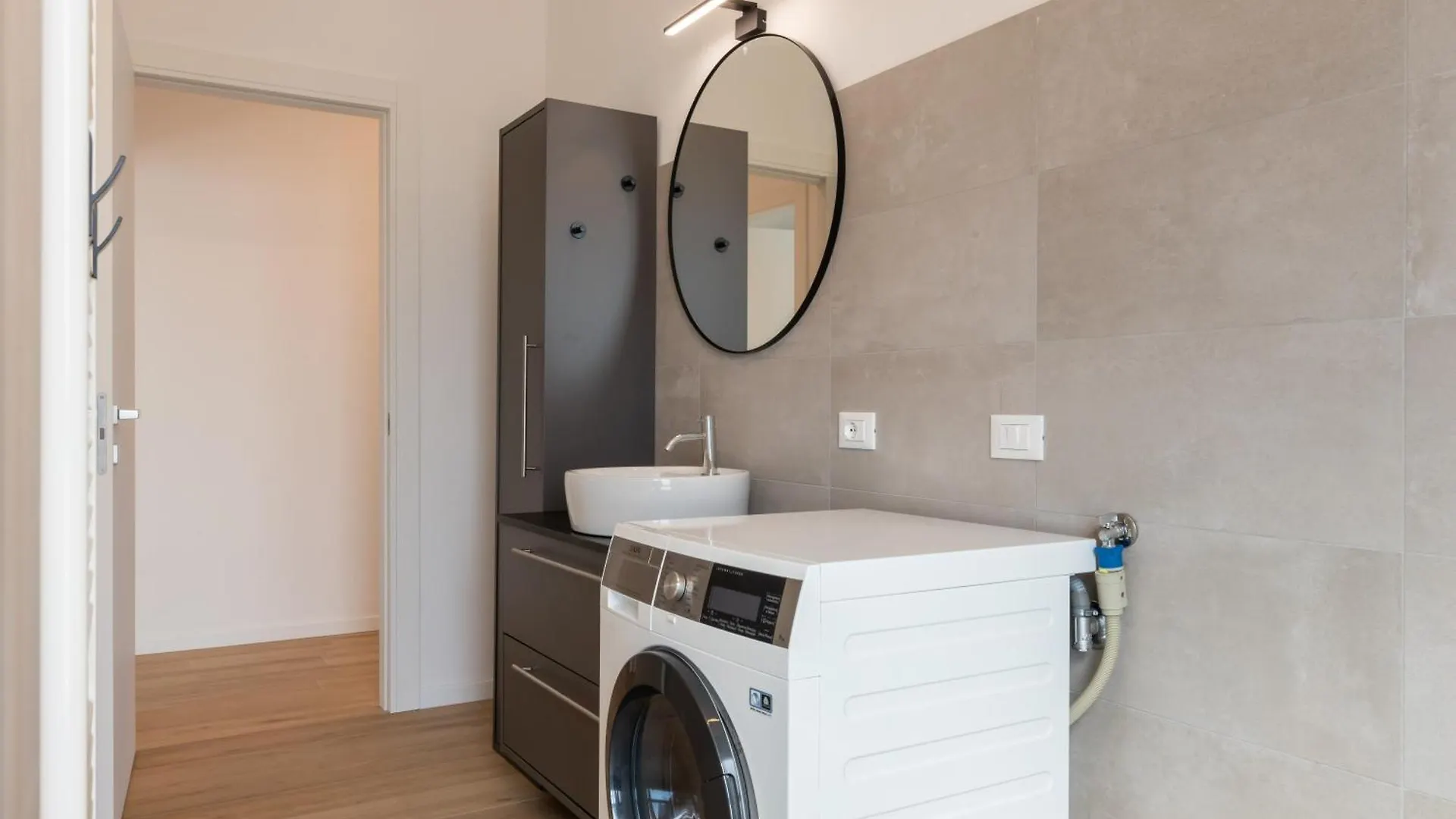 Elegance Apartment Peschiera del Garda 0*,  Italy