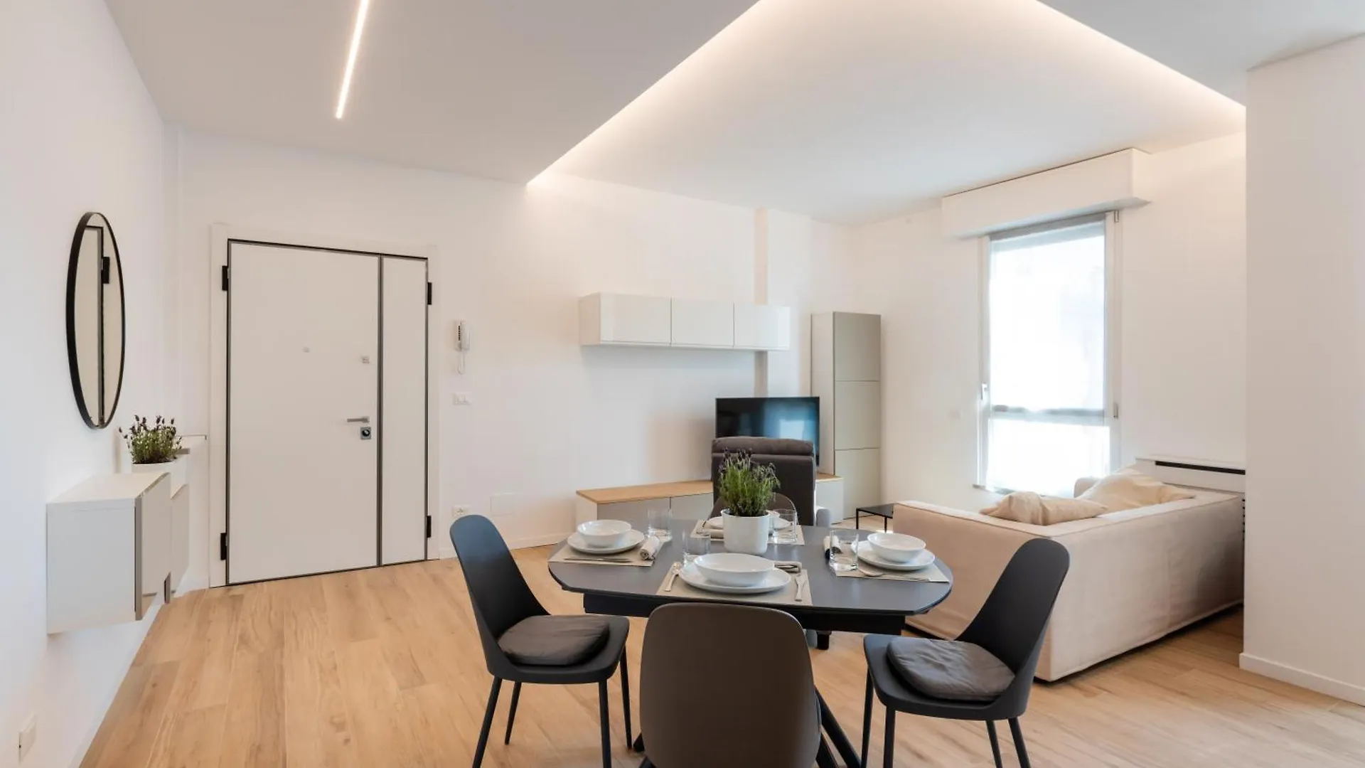 Elegance Apartment 佩斯基耶拉德加达 0*,  意大利