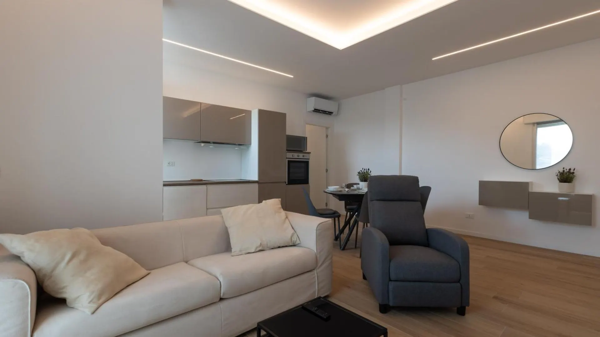 Elegance Apartment 佩斯基耶拉德加达 意大利